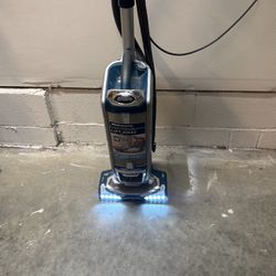 Shark Rotator Powered Lift Away Professional Vacuum 