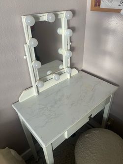 Mini White Vanity Desk with Lighted Mirror chair