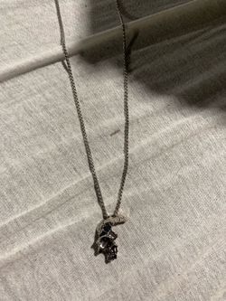 Skull pendant and necklace