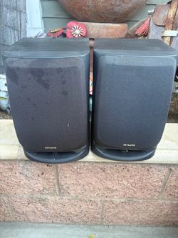 Aiwa Bookshelf Speakers Pair