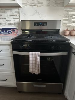 Whirlpool Gas Stove. BEST OFFER TAKES IT!