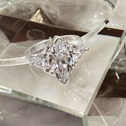 Ring  Beautiful 925  ring size 6