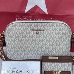 Michael Kors Set NWT pick up location in the city of Pico Rivera 