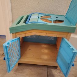 fun home for farm animals or small dolls.  