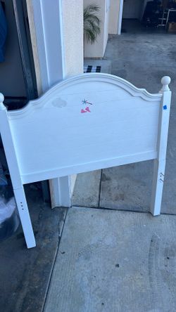 2 twin beds no mattress