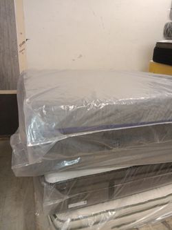 🛌🏾💤💤💤 $249 Eastern King Memory Foam Mattress Available $249 💤🛌🏾💤💤