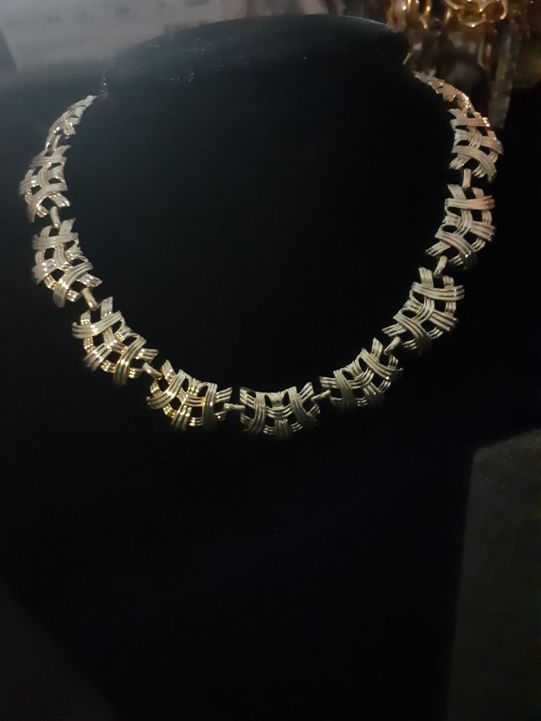 Gold necklace choker