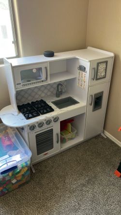 Toy kitchen