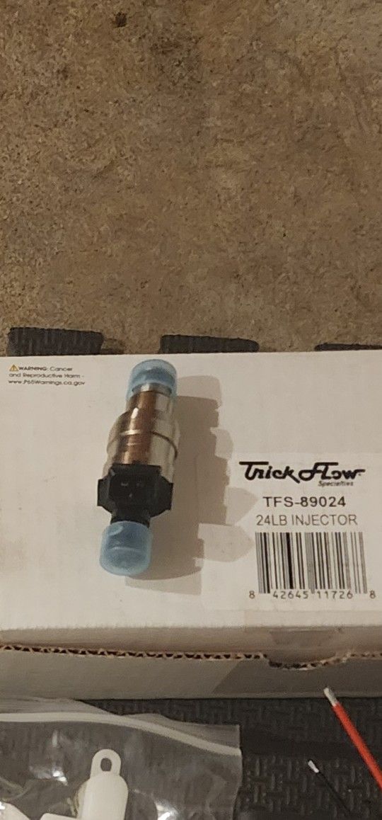 Bosch-style FORD, CHEVY Trickflow fuel injectors 25lbs/hr, set of 8 injectors.