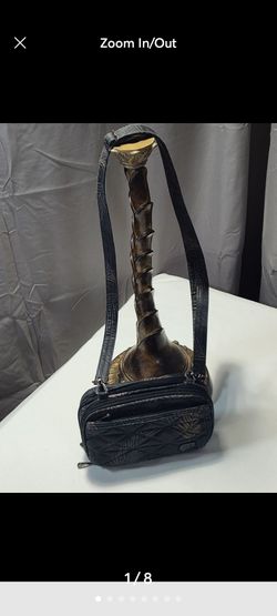 Lug crossbody