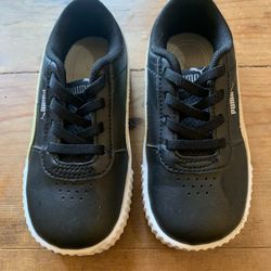 Pair Of Infant / Toddler Black Puma Athletic Sneakers / Size 8C