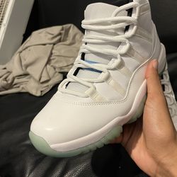 Jordan 11 Legend Blues Size 8.5