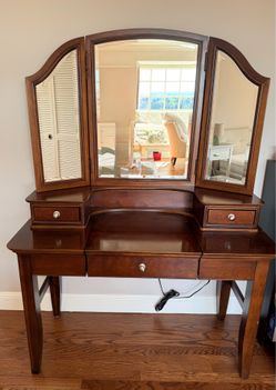 Desk Vanity Hutch