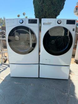Xl LG  Thin q washer, and gas dryer