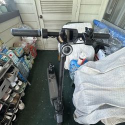 NIU kq2 electric scooter (perfect for college students)