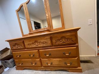 Full Dresser w/Vanity