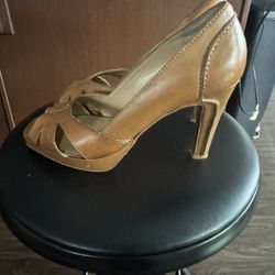Michael Kors Tan Leather Heels Size 8