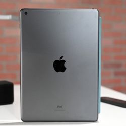 8th Gen WiFi Only iPad And 1st Gen Pencil 