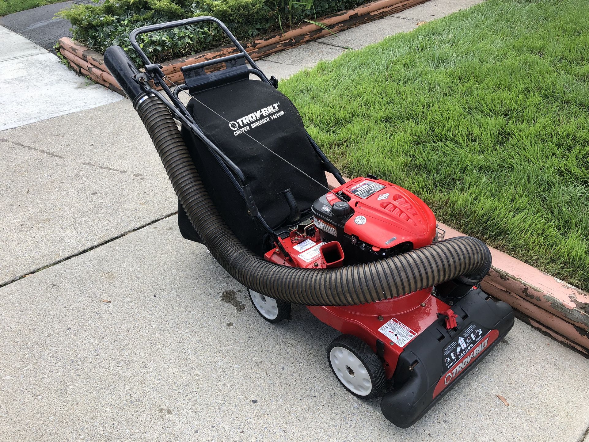 Troy-Bilt Chipper Leaf Vac Shredder