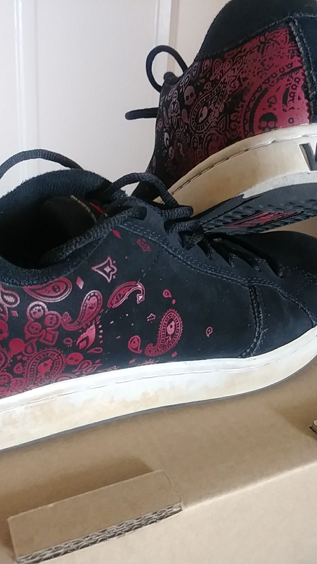 VANS SKULL AND PAISLEY PRINT