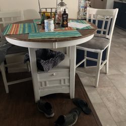 Pub Table With 2 Stools 
