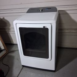 Samsung Smart Gas Dryer With Steam Function LIKE NEW CONDITION