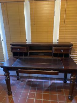 Desk with hutch