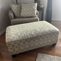 Ottoman (Pillows and Storage)