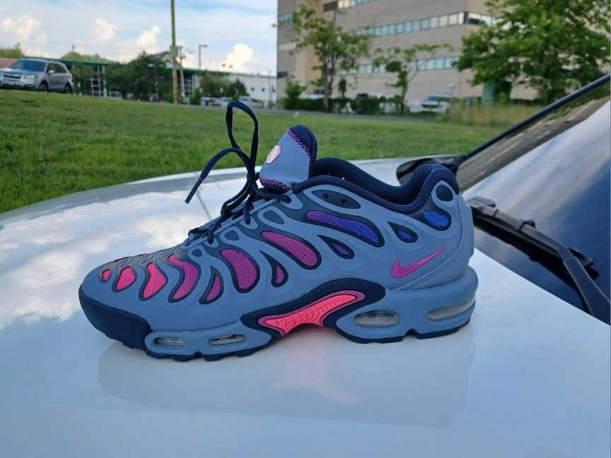 Brand New And Original Men's Nike Air Max's Plus Sneakers Sizes 12