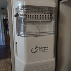 Ice Maker With Ice Bin "Removed From LG Side By Side Fridge" Package Deal Only 