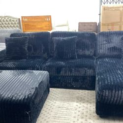 New 4 Piece Modular Sectional Couch with Chaise, USB & Cup Holders! Free Delivery 🚚! 