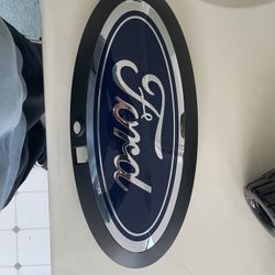 OEM FORD F-250 F-350  23-26  FRONT EMBLEM BADGE OEM W/CAMERA AND WASHER PC3B-19H250-A