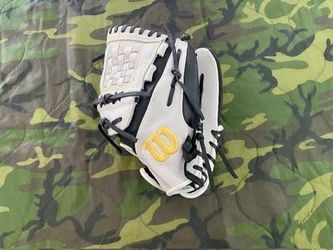Wilson A950 Leather Fielders Glove Right Hand Throw