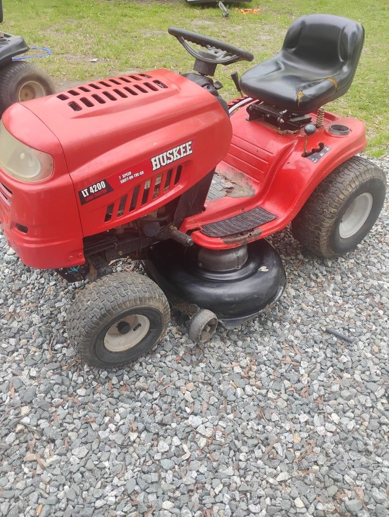 2013 Huskee Riding lawn mower