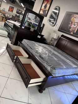 Beautiful King Bedroom Set 🥳🥳🥳