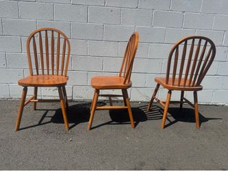 40” Round Oak Table, Base and 3 chairs, Top and base separates for easy moving. Stain and polyurethane seal or use as it is and save big money.
