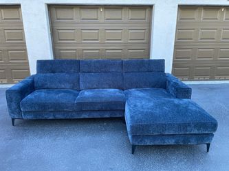 🛋️ Sectional Couch/Sofa - Microfiber - Delivery Available 🚛