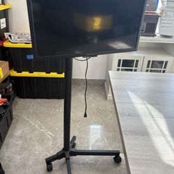 24” Insignia Tv With Rolling Stand 