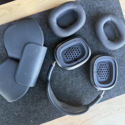 Apple AirPods Max 1st Generation