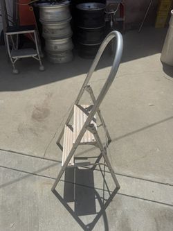 Folding 2 step stool ladder