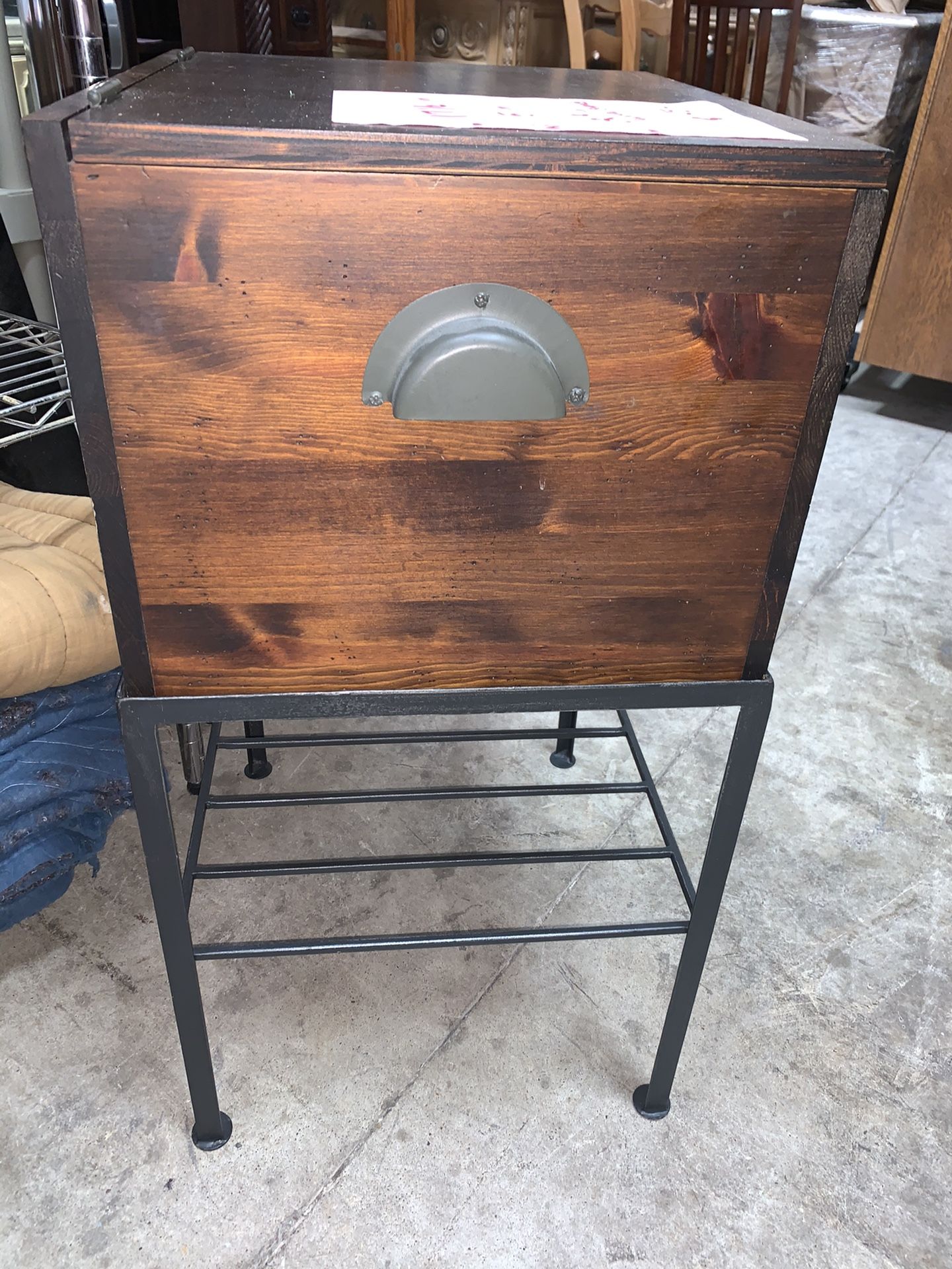 Chest With Stand