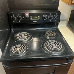 All Black Hotpoint Kitchen Set 