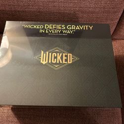 Wicked Exclusive Collectors Edition Box Gift Set 