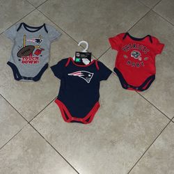 Baby Boy’s / Girl’s New England Patriots Onesies, Size 0-3 Months 