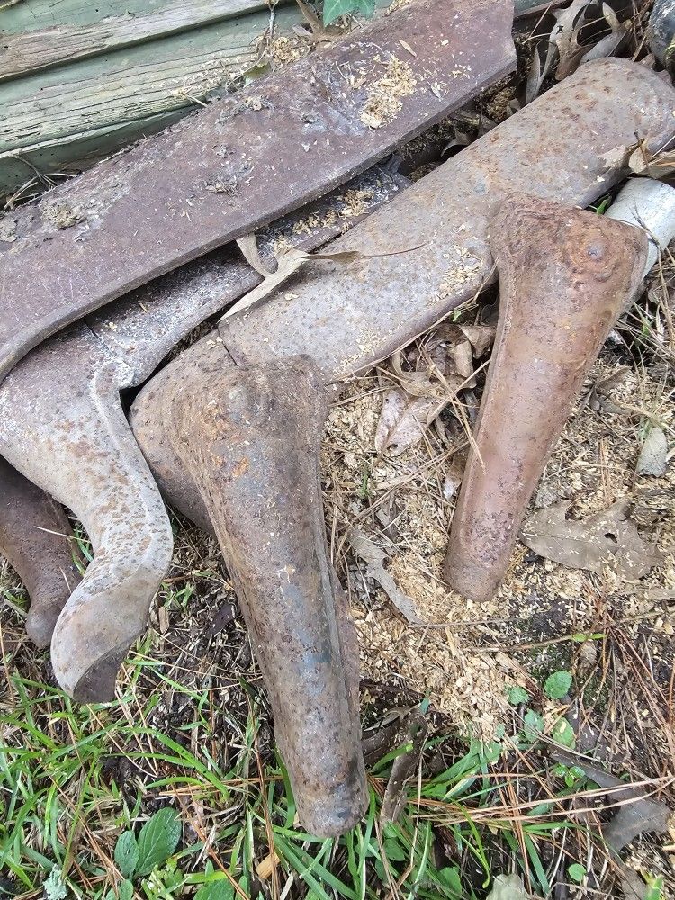 Antique Cast Iron Legs For Stove Or Furniture