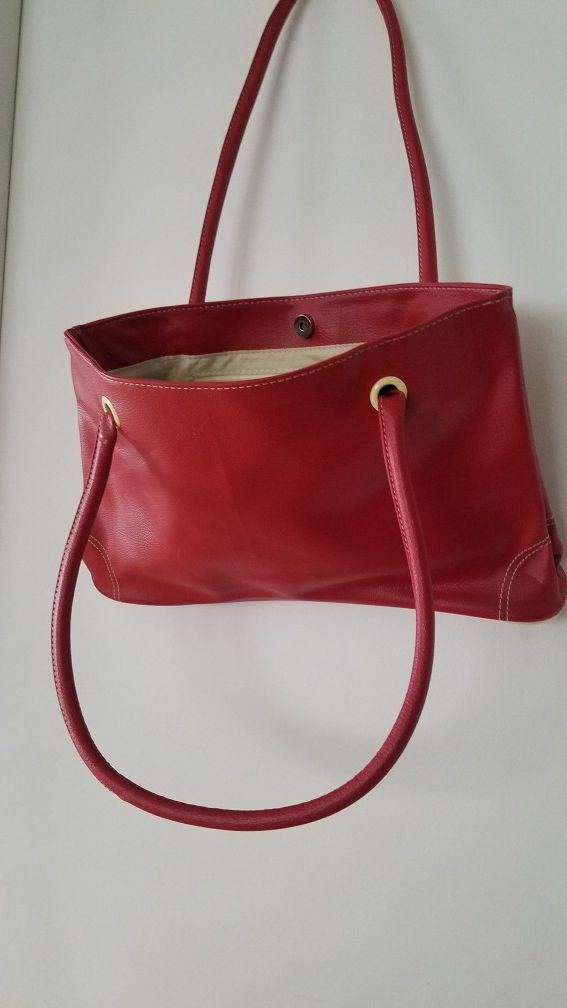 New. Red & Cream Hand Bag