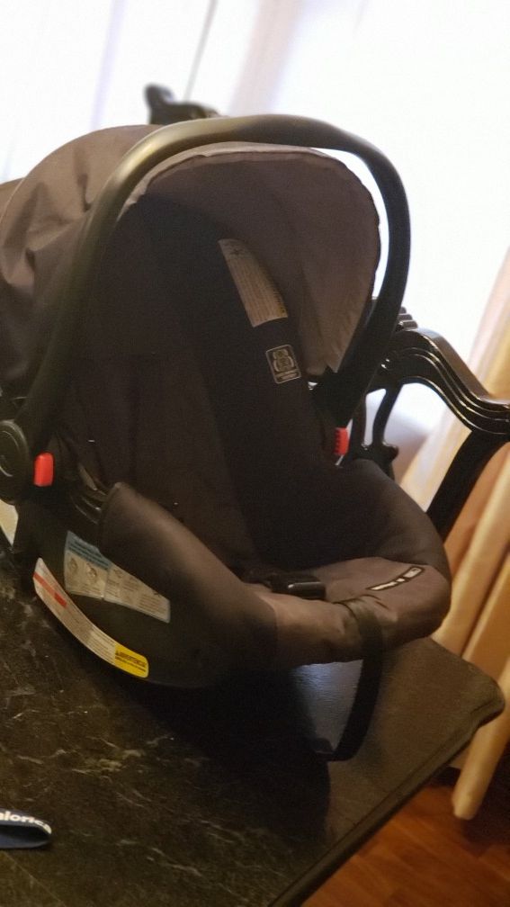 Click connect Car seat /w base