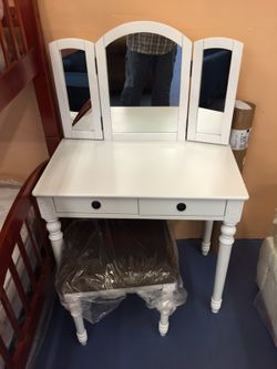 Vanity and stool $125