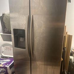 Samsung fridge and freezer with water and ice maker