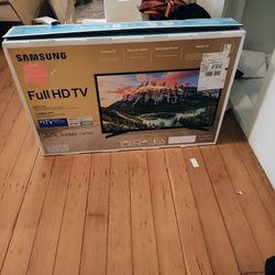 $50 OBO 32" Samsung Full HD TV 5 Series Smart TV 